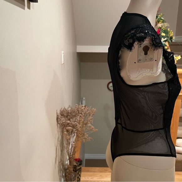 ⭐️SOLD⭐️COPY - Revamped black mesh & lace bodysuit 💜 - Picture 4 of 8